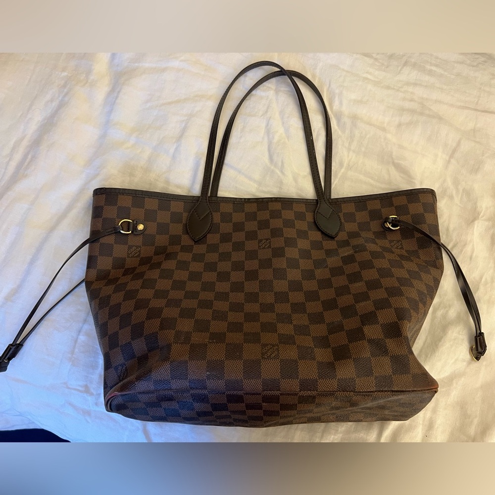 Louis Vuitton Medium Neverfull bag